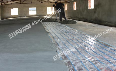完成發熱電纜安裝后的混凝土回填